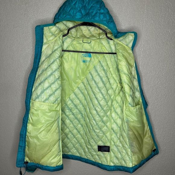 The North Face Womens Hooded Thermoball Jacket Small - Picture 4 of 4